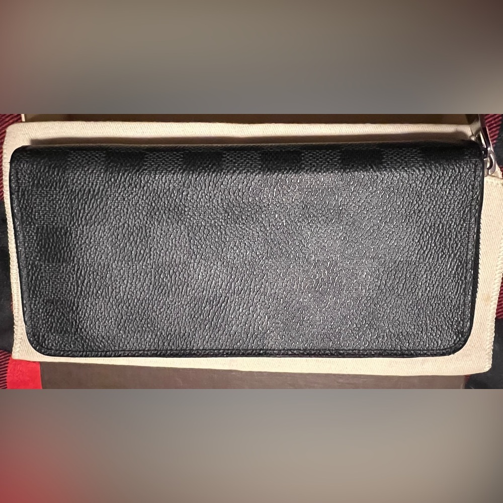 EUC Louis Vuitton Damier Graphite Canvas Vertical Zippy Wallet with box & dusty